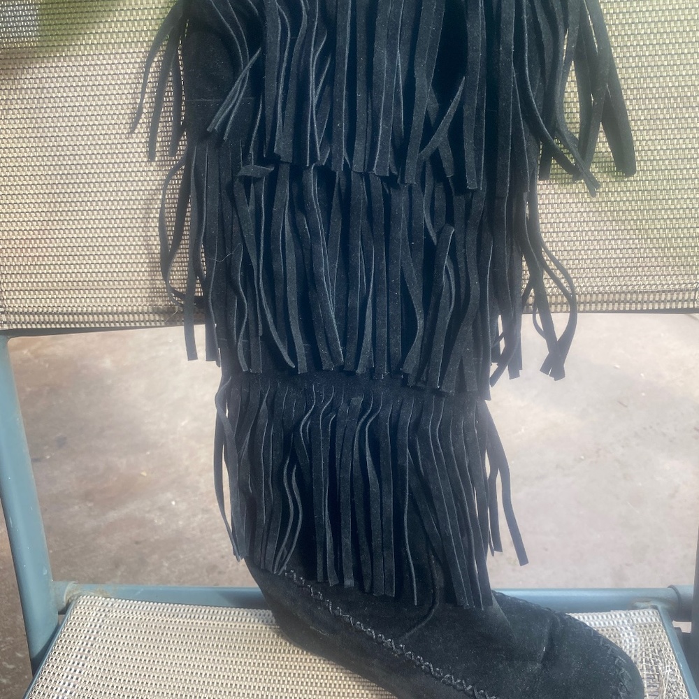Black fringe boot